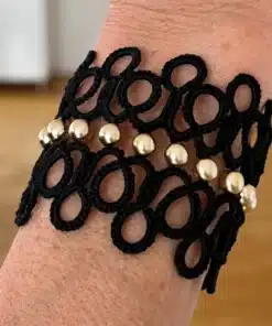 Armband Autumn breit schwarz gold getragen