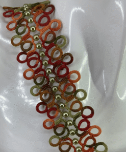 Armband Autumn in herbstlichen Farben mit Perlen im Zentrum