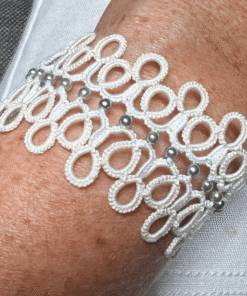 Armband Autumn in weiss creme mit hellgrünen Perlen