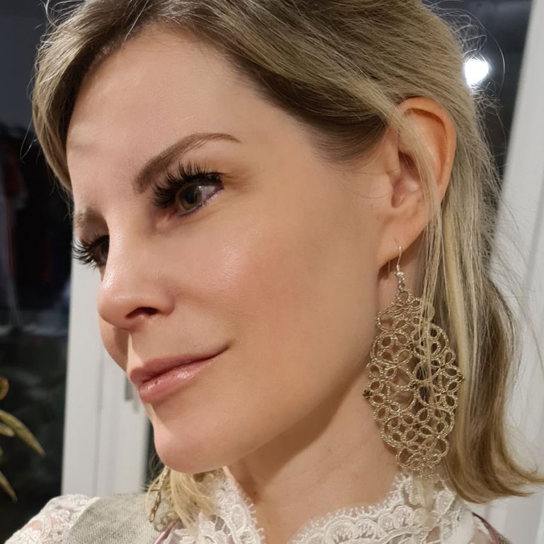 Ohrringe Galaxy rosegold Kerstin Reitterer im Detail
