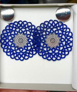 Ohrringe Rosalie in metallic blau im Detail