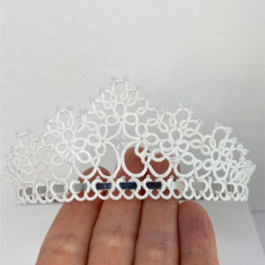 Tiara Rose mit Perlen im Detail