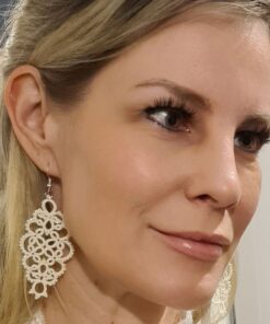 Ohrringe Shimmer in creme an Kerstin Reitterer im Detail