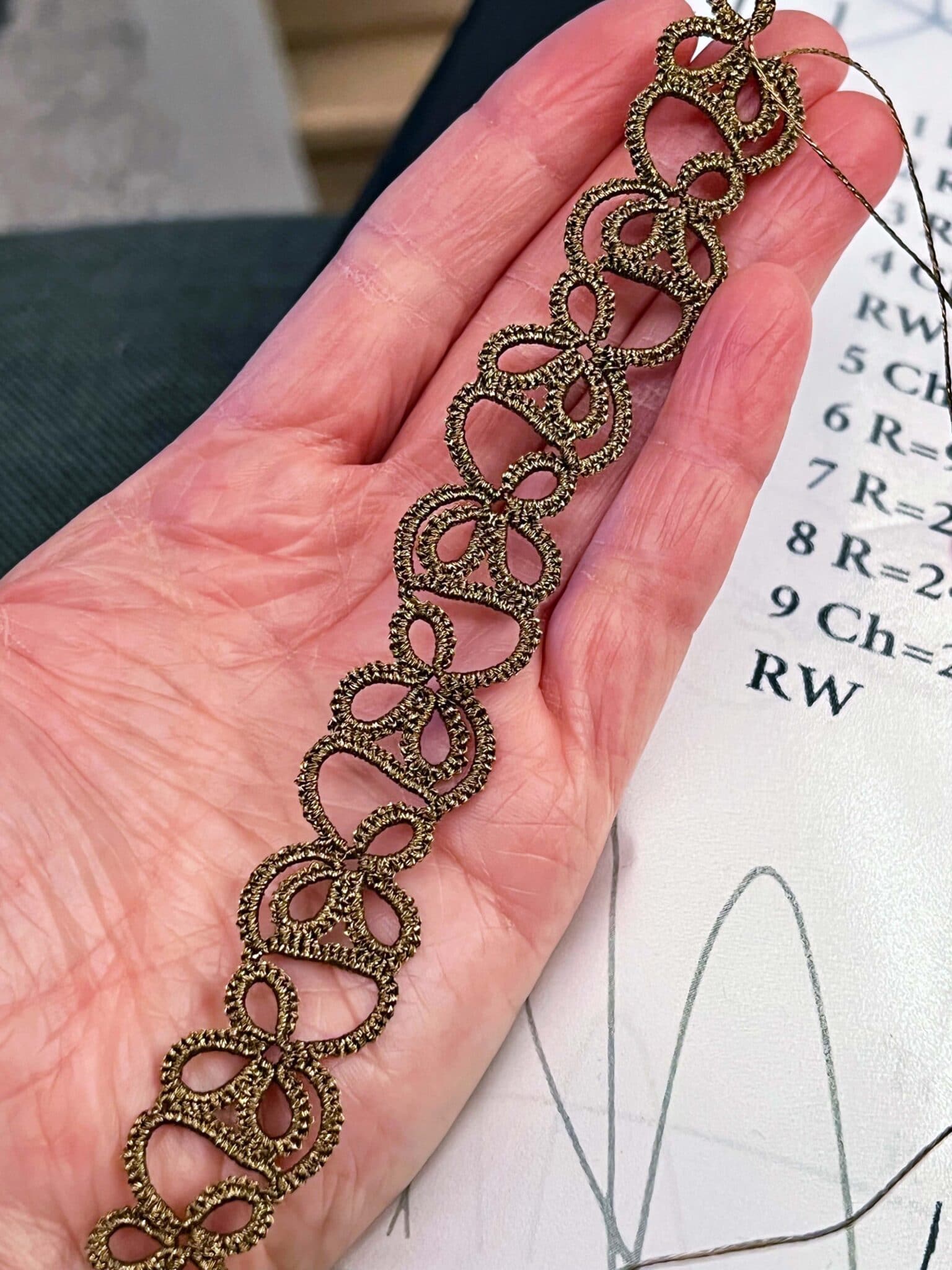 Kropfband Miracle in Arbeit