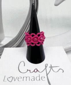 Ring Sophia in pink auf schwarz