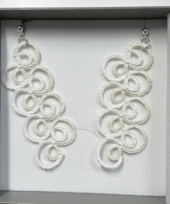 Ohrringe Curves in weiss creme