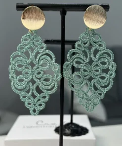 Ohrringe Vivien in metallic hellgrün von LovemadeCrafts
