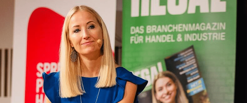 Angelika Pehab mit Ohringen von LovemadeCrafts